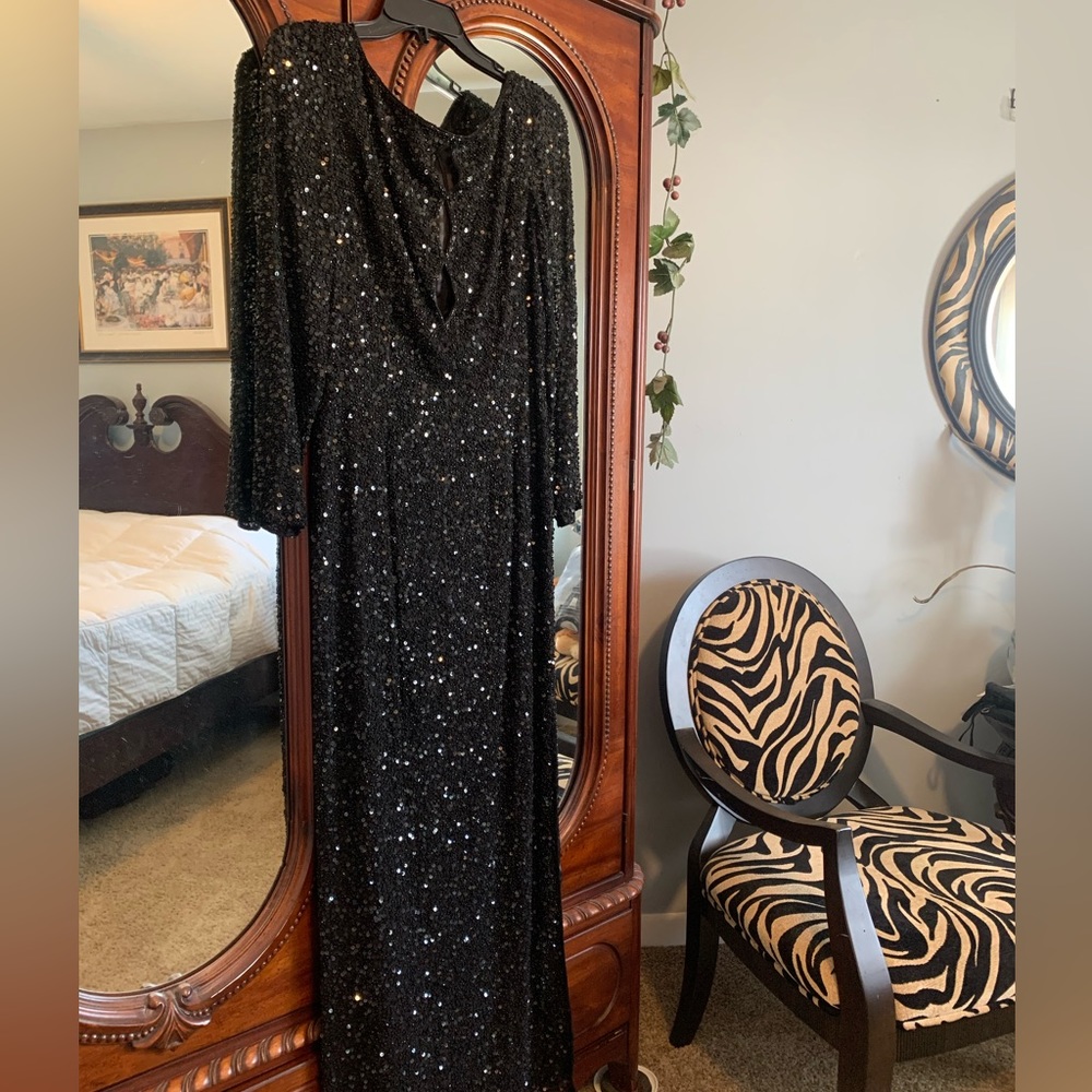 NWT SCALA Vintage Black Silk Sequin evening dress, Size M